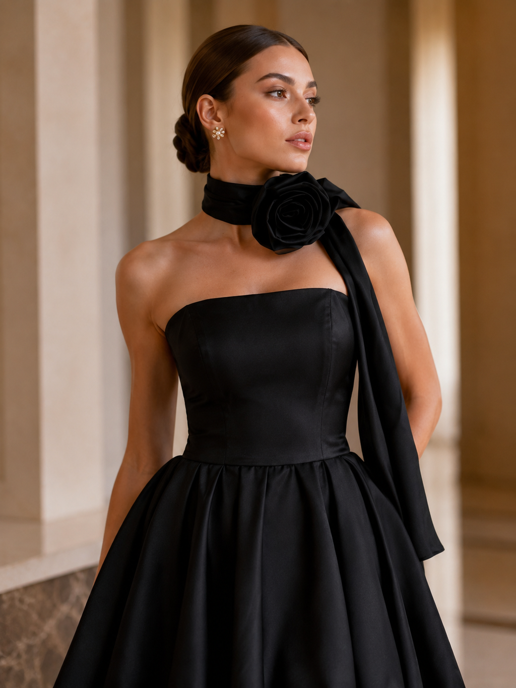 Minivestido Negro Strapless con Rosetas Estilo Burbuja | Floración Moderna