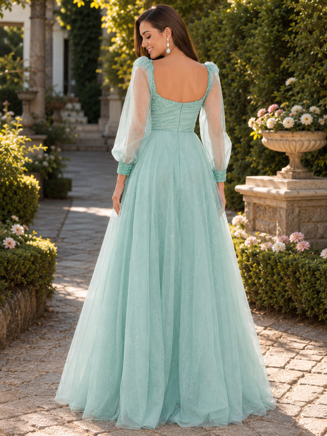 Vestido de Noche de Tul con Brillos Verde Menta Claro y Mangas Transparentes con Corsé Bordado | Celeste Elegance