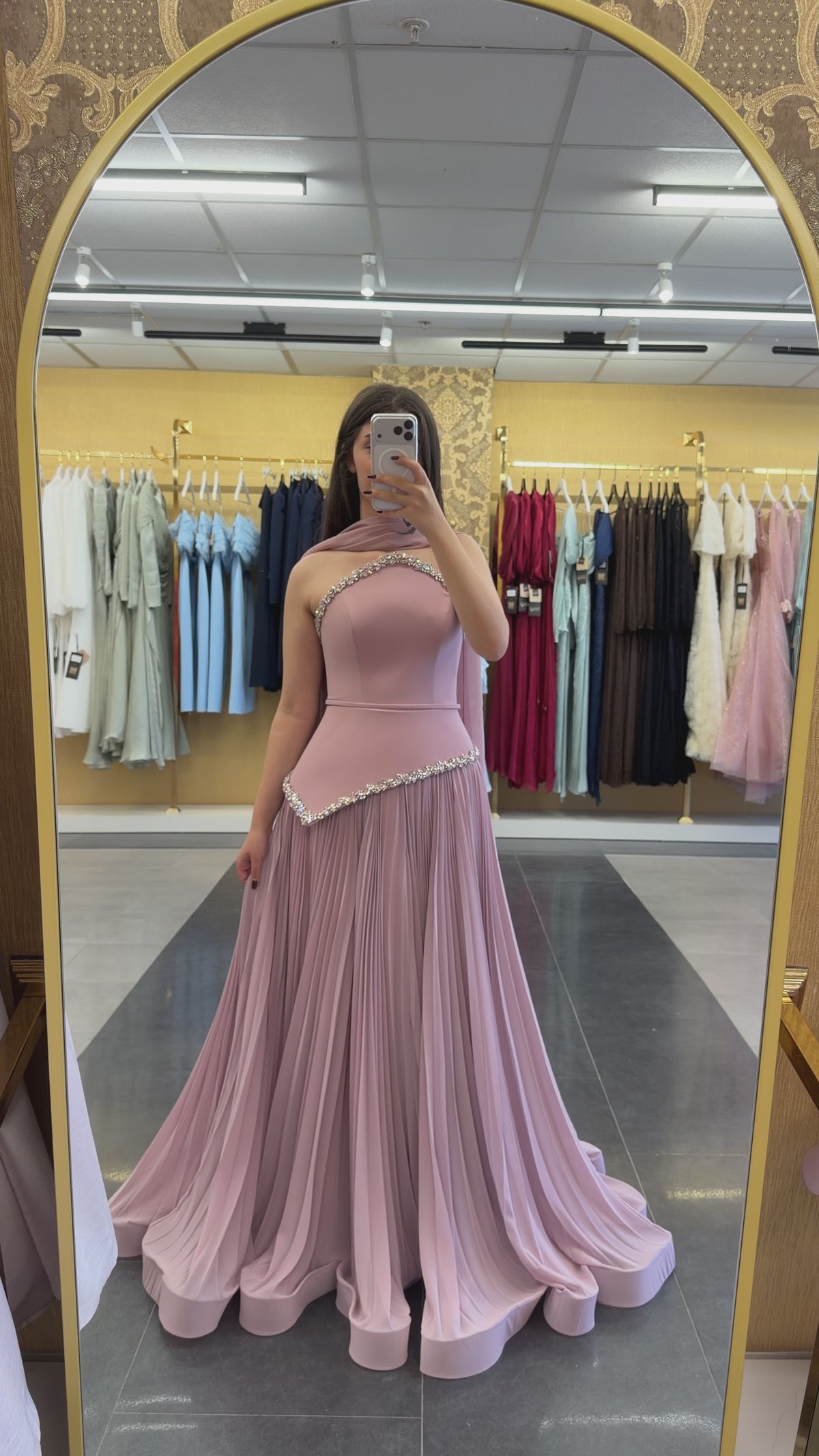 Drapeli Fularlı, Kristal İşlemeli, Askısız, Plise Pembe Abiye Elbise